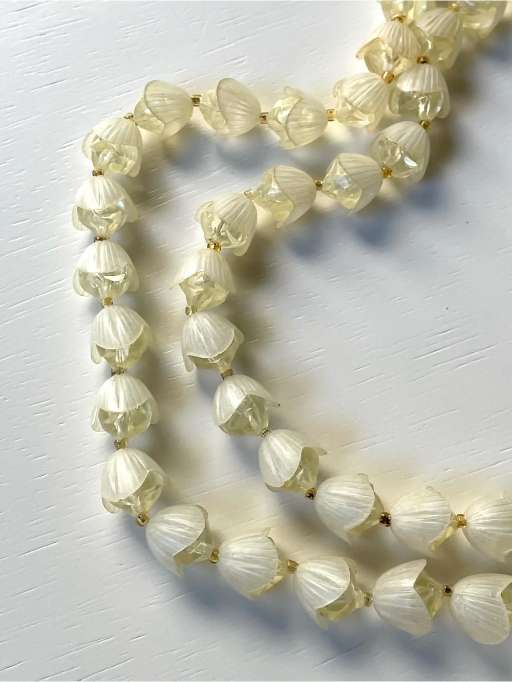 Vintage plastic flower bead long necklace glows fairycore